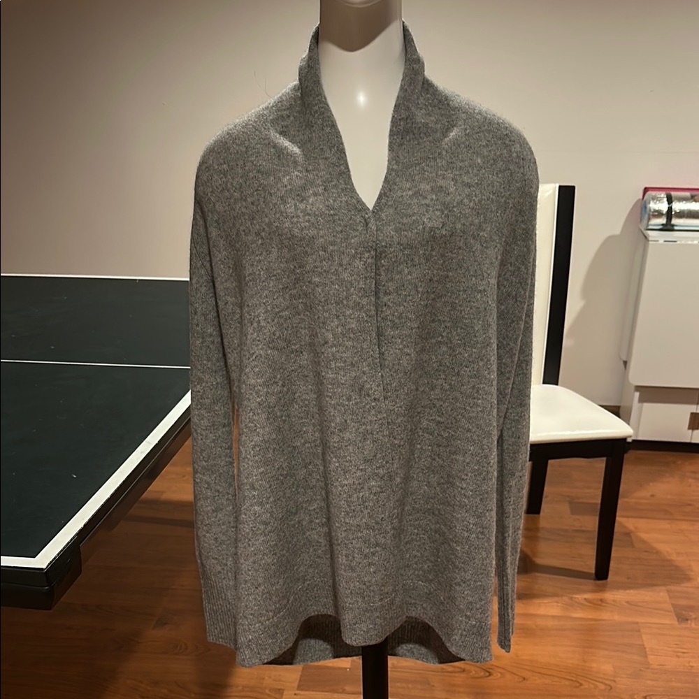 Like New Tahari Luxury Cashmere Gray open Front Cardigan